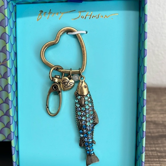 Betsey Johnson | Fish Bag Charm with Heart Ring 🐟 - Picture 2 of 6